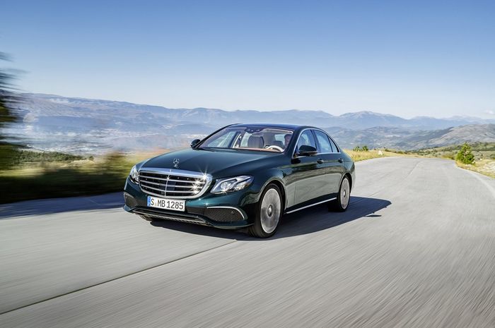 Mercedes-Benz Plug-in Hybrid E 350 e sedan berkonsep ramah lingkungan 