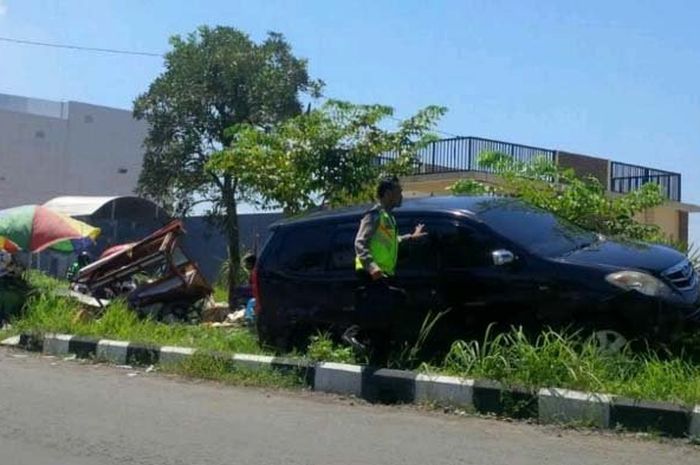Kecelakaan latihan mobil di Sidoarjo