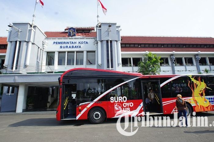 Suroboyo Bus bisa dibayar dengan sampah