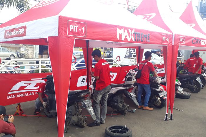 FDR meluncurkan kampanye pakai ban FDR