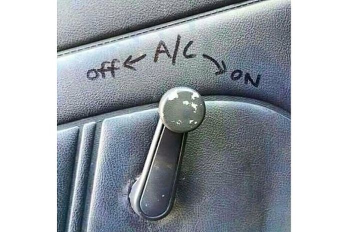 Handle jendela untuk membuka kaca mobil