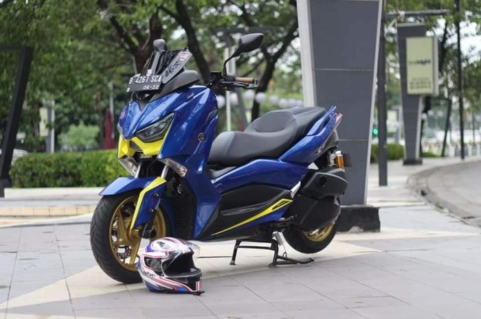 Yamaha XMAX biru modifikasi
