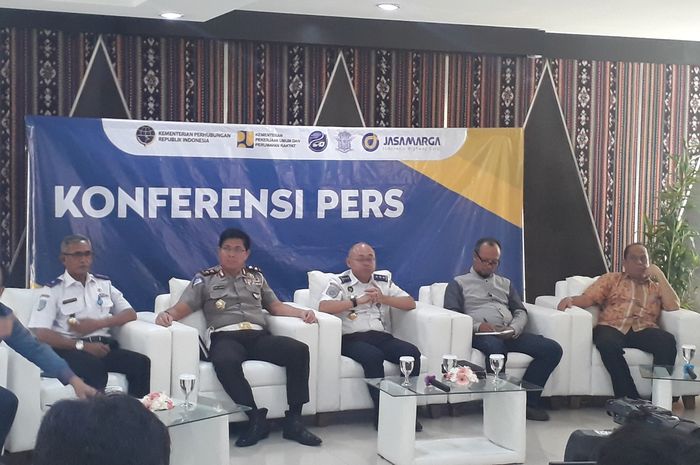 Press Conference kebijakan di ruas tol Tol Jagorawi dan ruas Tol Jakarta- Tangerang