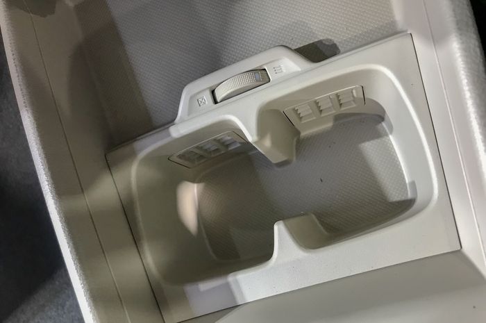 Pendingin minuman di Suzuki All New Ertiga