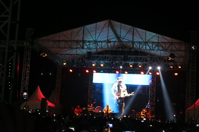 Penampilan Iwan Fals di YAMAHA MAXI DAY Makassar