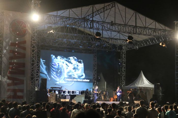 Keramaian YAMAHA MAXI Day di Anjungan Pantai Losari