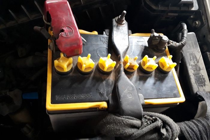 Aki mobil bekas bisa menggelembung karena part ini (foto ilustrasi)