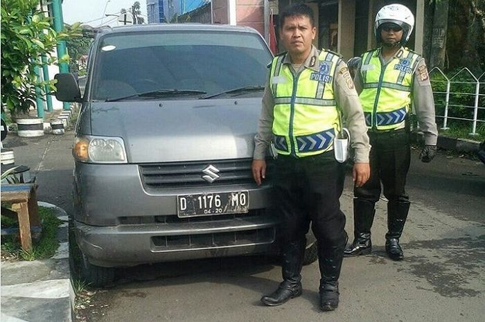 Suzuki APV yang dihentikan di Bandung membuat geram
