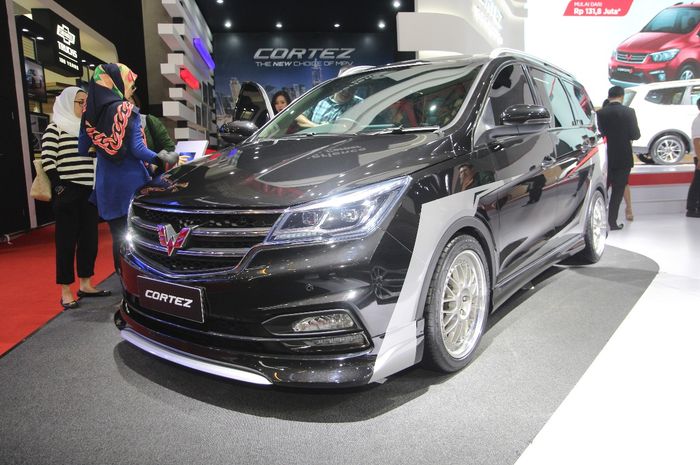 Wuling Cortez 1.8 L Lux+ modifikasi di IIMS 2018