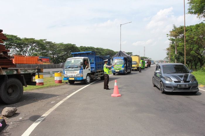 Jasa Marga lakukan penindakan bagi kendaraan overload di tol Surabaya-Gempol