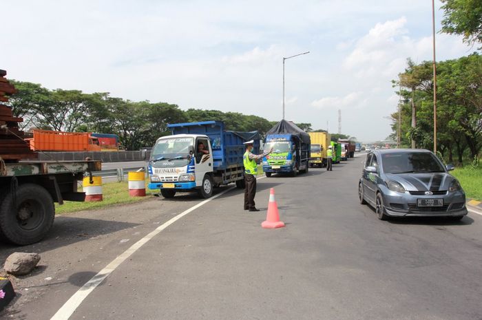 Jasa Marga lakukan penindakan bagi kendaraan overload di tol Surabaya-Gempol