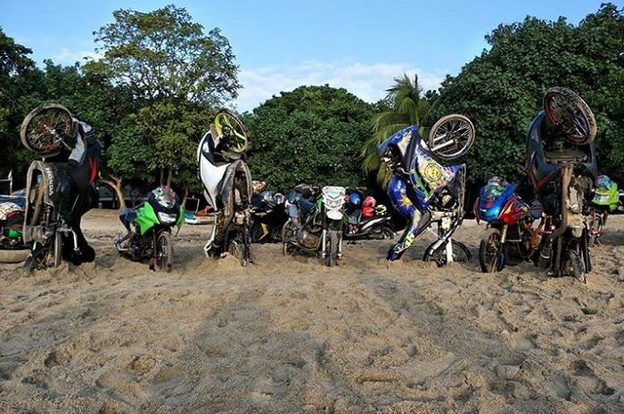 Deretan Kawasaki Ninja yang menjadi monumen