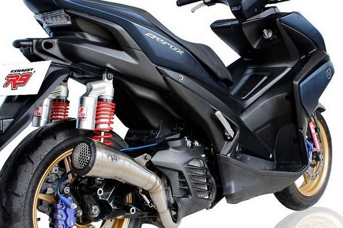 Yamaha Aerox dengan knalpot bergaya MotoGP