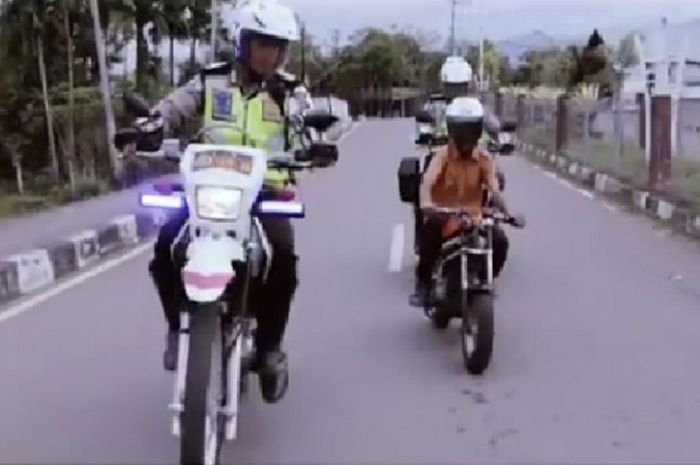 Pemotor yang melanggar dikejar polisi saat razia