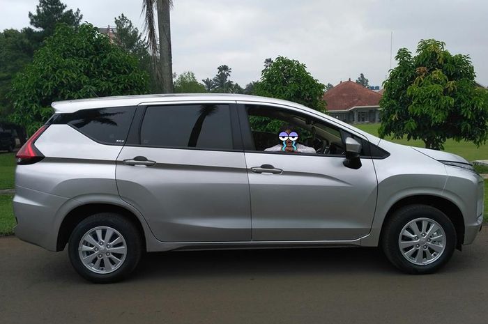 Mitsubishi Xpander dengan pintu belang