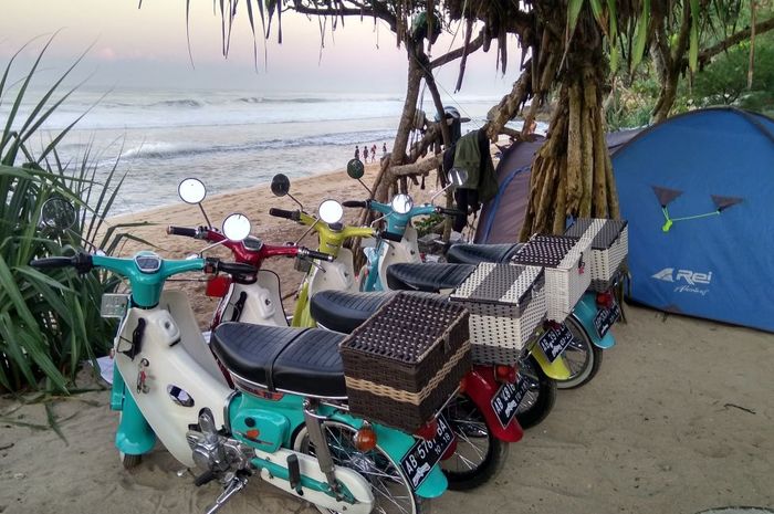 Honda C70 'Si Pitung'bersaudara di Pantai Watu Kodok, Gunung Kidul