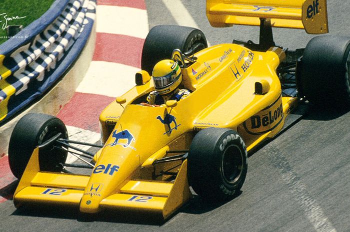 Ayrton Senna pertama kali menang di GP Monako pada 1987 dengan mobil tim Lotus bermesin Honda