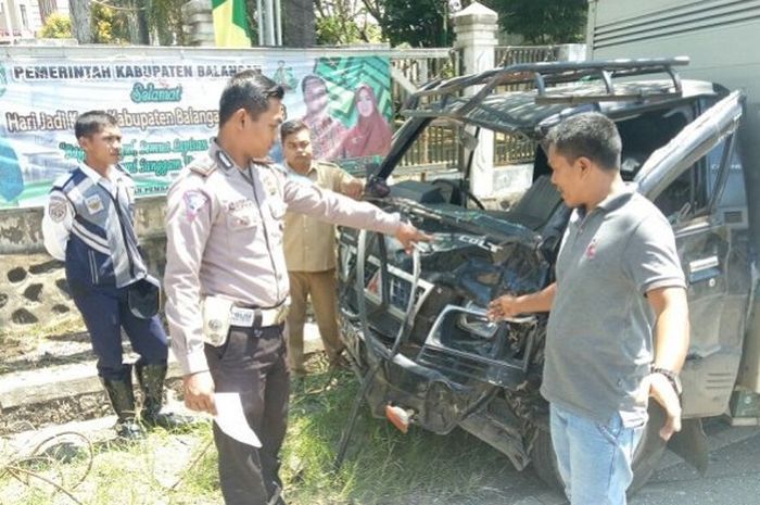 Pikap ringsek dihajar CBR