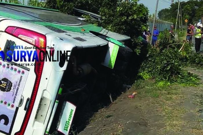 Kecelakaan bus Mira dan bus pariwisata di Nganjuk