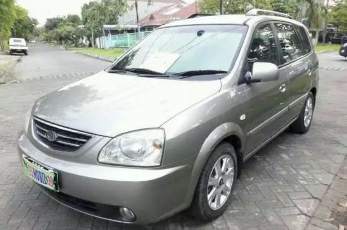 Kia Carens II hadir mulai tahun 2003 sampai 2007