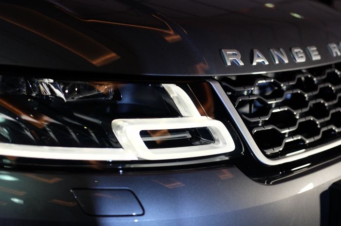 Matrix LED Headlights with Signature DRL pada Range Rover dan Range Rover Sport Terbaru