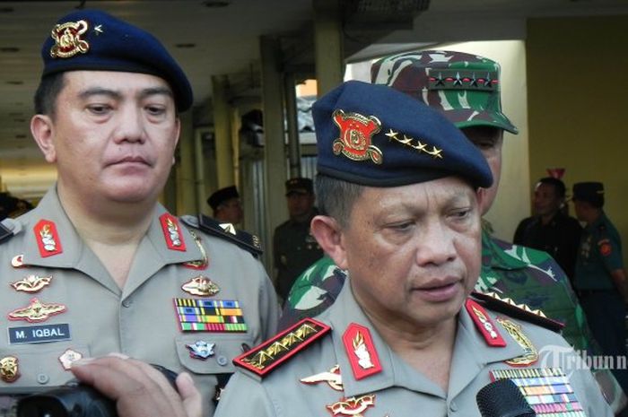 UNGKAP PELAKU - Kapolri Jenderal Tito Karnavian saat memberikan keterangan pers di RS Bhayangkara mengungkap pelaku serangan bom di 3 gereja di Surabaya, Minggu (13_5_2018). 