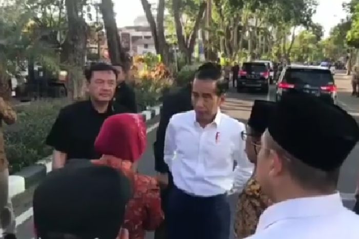 Presiden Jokowi saat mengunjungi lokasi bom Surabaya