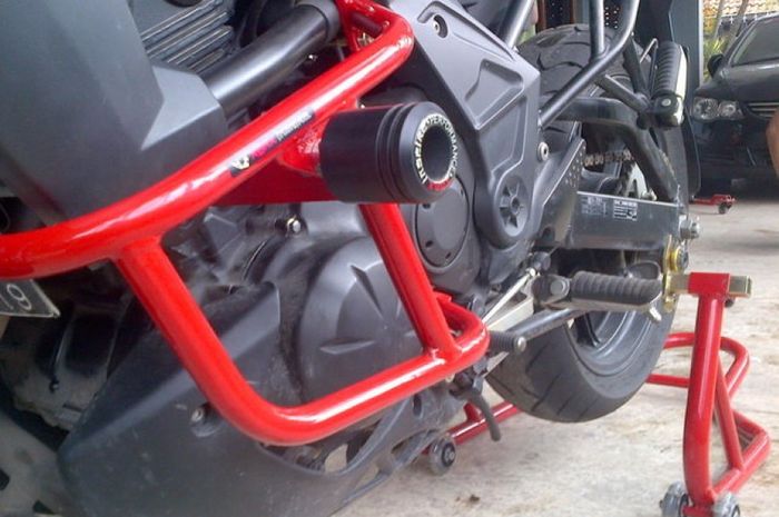 Crash bar dengan tambahan frame slider