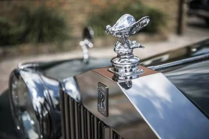Emblem The Spirit of Ecstasy khas Rolls-Royce