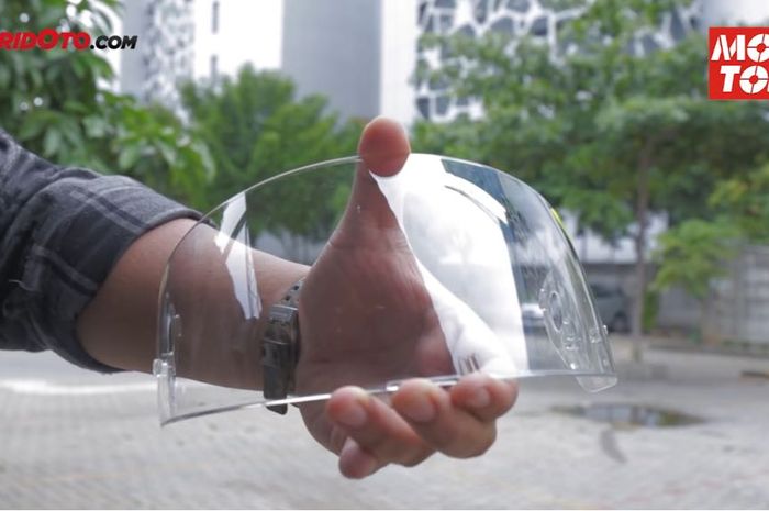 Flat visor memilik banyak kelebihan dibanding visor cembung 