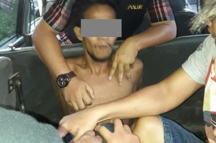 Beredar di media sosial, sosok diduga pelaku penyerangan Polsek Maro Sebo, Selasa (22/5/2018).