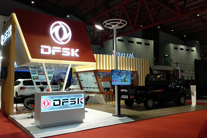 Stand DFSK di pergelaran Jakarta Fair Kemayoran (JFK) 2018
