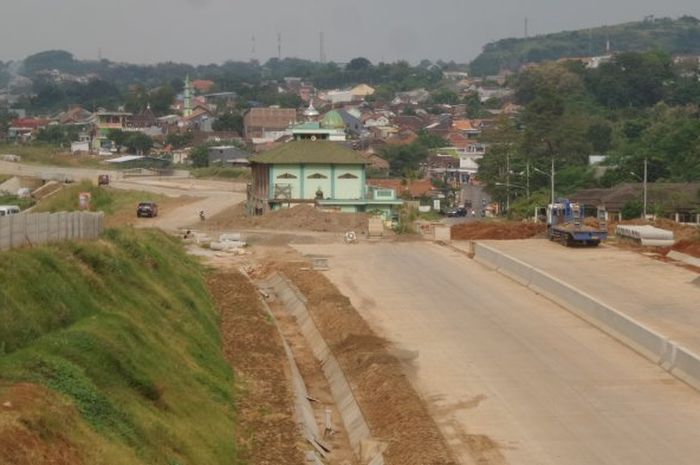 Masjid di tengah proyek jalan tol Semarang-Batang