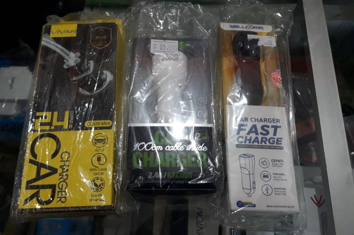 Pilihan Car Charger di pusat aksesori handphone, Gabe, Tangerang Selatan