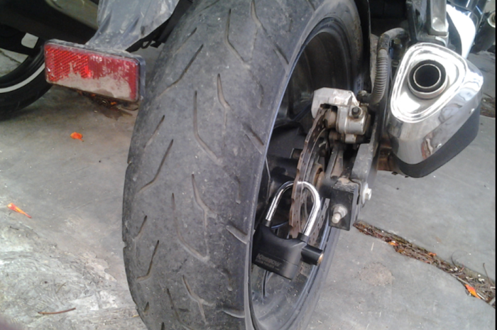 Ilustrasi gembok motor