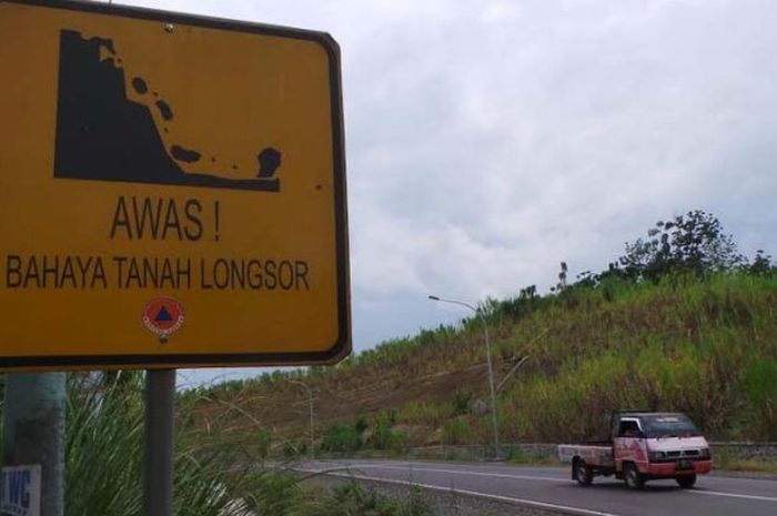 Jalur Brebes-Purwokerto sempit dan rawan longsor