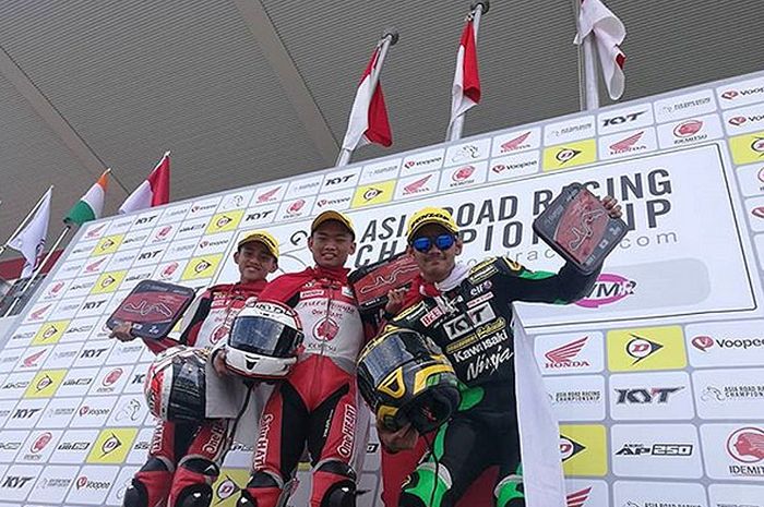 Tiga pembalap Indonesia dominasi podium ARRC AP250 Suzuka, Jepang