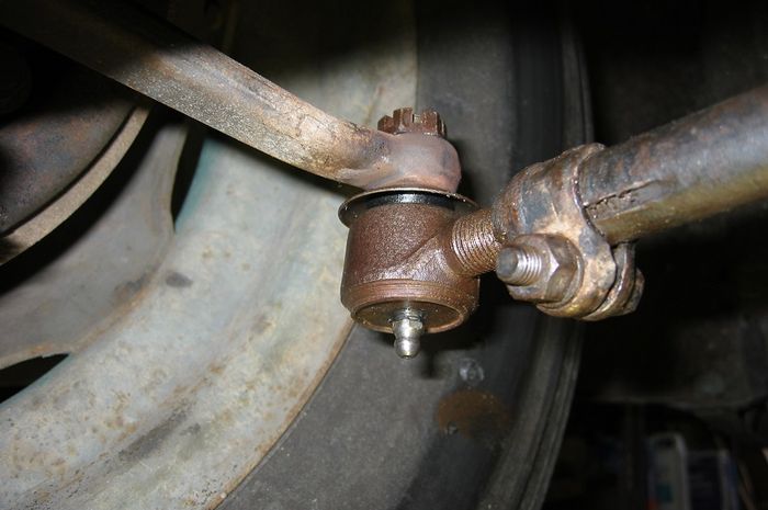 Tie rod end dan ball joint mobil diesel atau bensin bisa rusak (foto ilustrasi)
