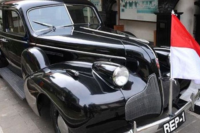 Buick 8 yang merupakan mobil rampasan dari penjajahan Jepang.