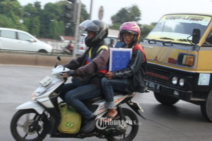 Ilustrasi mudik menggunakan motor