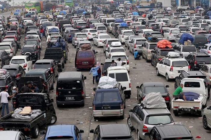 Kemacetan di Pelabuhan Merak Banten Saat Menunggu Kapal tahun 2017