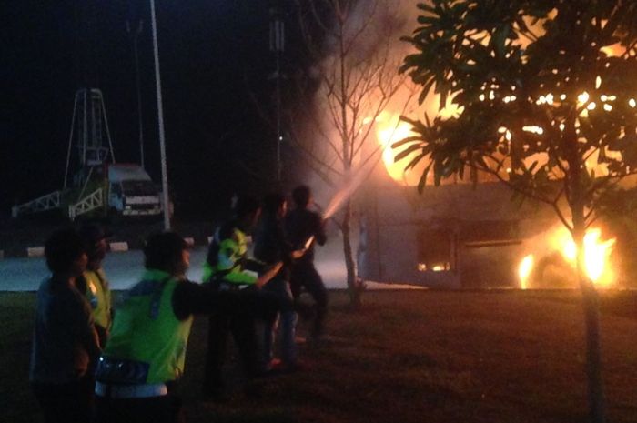 Bus ludes terbakar di rest area Tol Cipali 