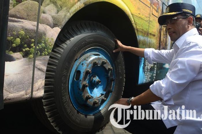 Menteri Perhubungan Karya Sumadi saat melakukan pengecekan di Terminal Purabaya untuk menghadapi kes