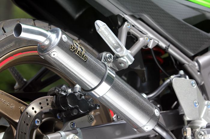 Ilustrasi knalpot motor 2-tak