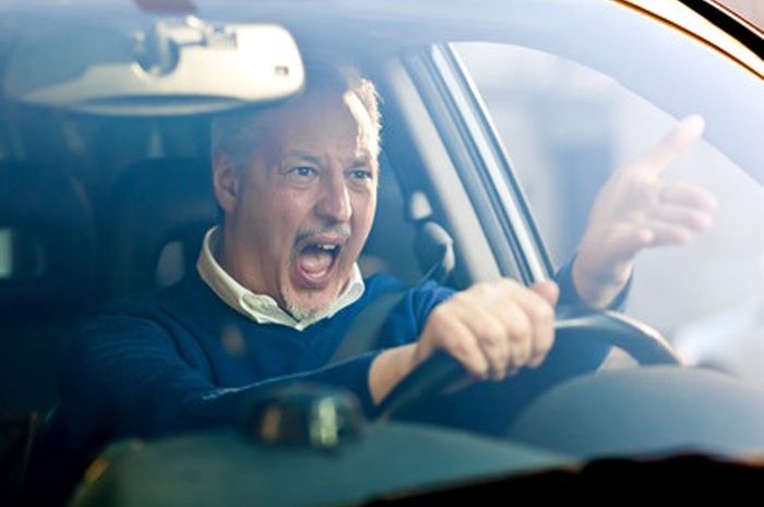 Ilustrasi pengemudi yang marah akibat stres