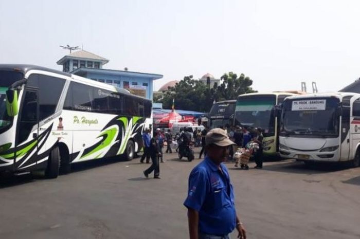 Ilustrasi terminal bus. Pemerintah Bakal Bangun Mal dan Hotel di Terminal Bus Lo! 