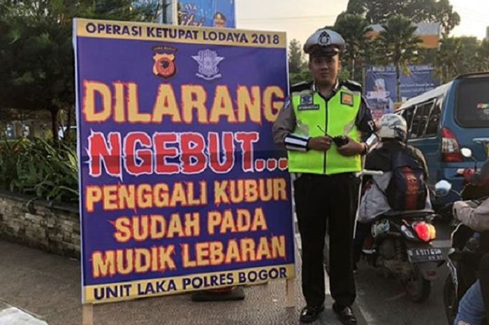 Salah satu baliho dari Laka Lantas Polres Bogor