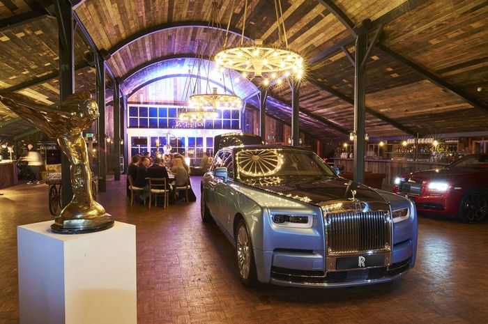 Penampakan Rolls-Royce yang digunakan untuk melayani para tamu