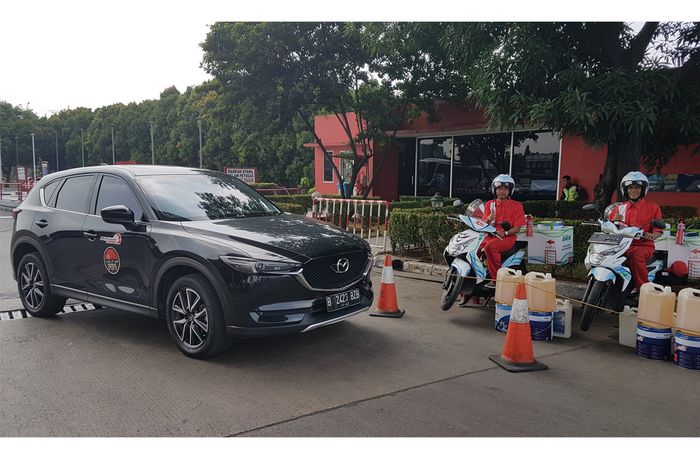 Mazda CX-5 Elite di Kiosk Pertamax Rest Area Km 19 Tol Jakarta-Cikampek