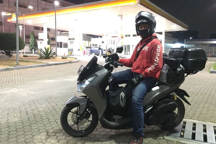 Wahid Adi Nugroho turing sendirian naik Yamaha Lexi S, enggak pegal katanya!